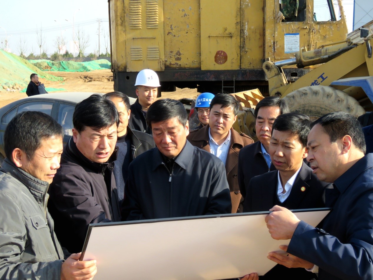 銅川市市長(cháng)楊長(cháng)亞一行蒞臨陜建（銅川）新型材料工業(yè)園檢查指導工作